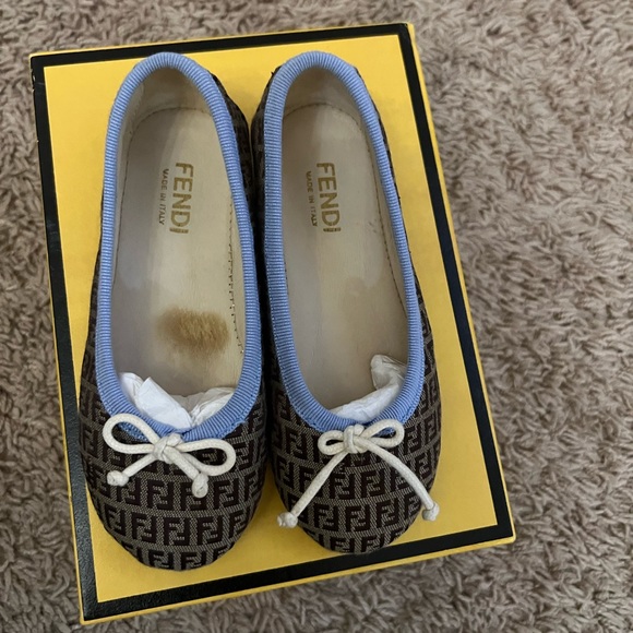 Authentic Fendi ballerina flats. Girls size 24. - Picture 4 of 5